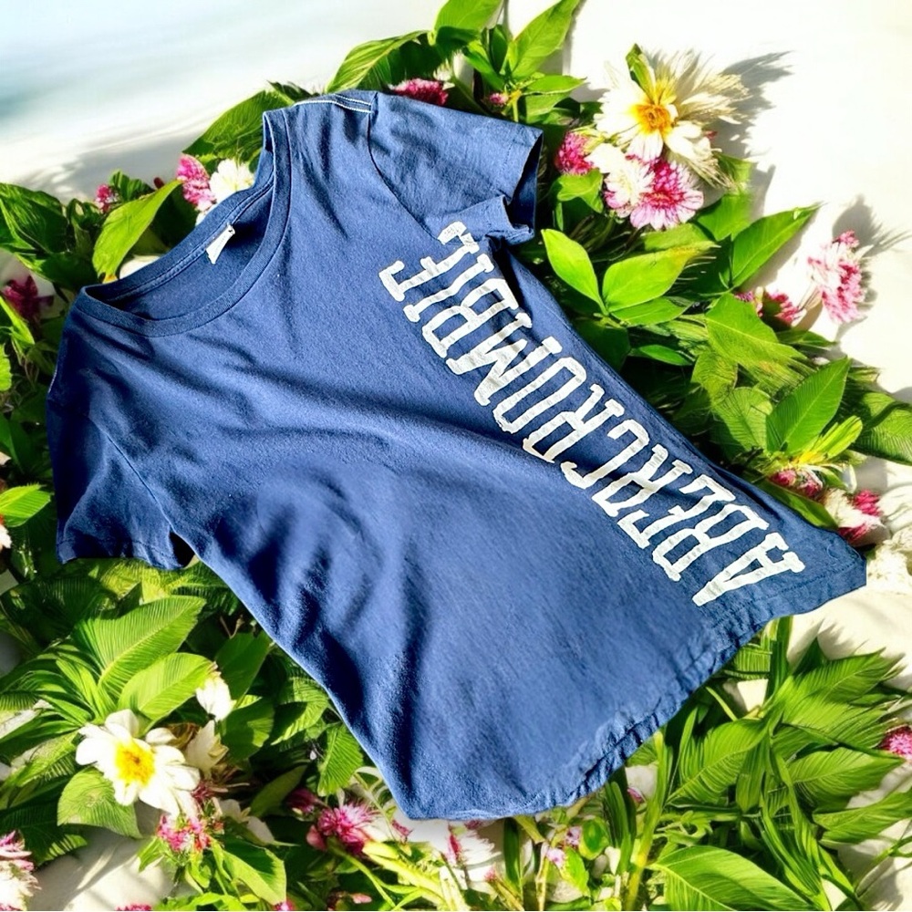 Vintage T-Shirt - Abercrombie and Fitch Graphic T-Shirt - Navy Abercrombie Top - Picture 6 of 15